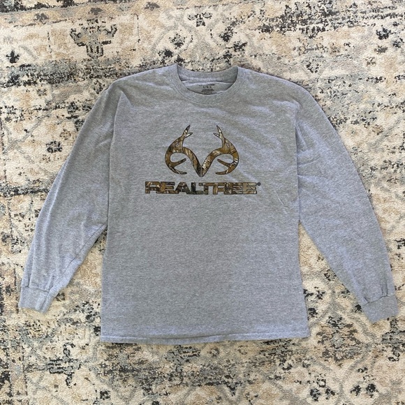 Grey Realtree long sleeve shirt with camo logo size L - Picture 1 of 3